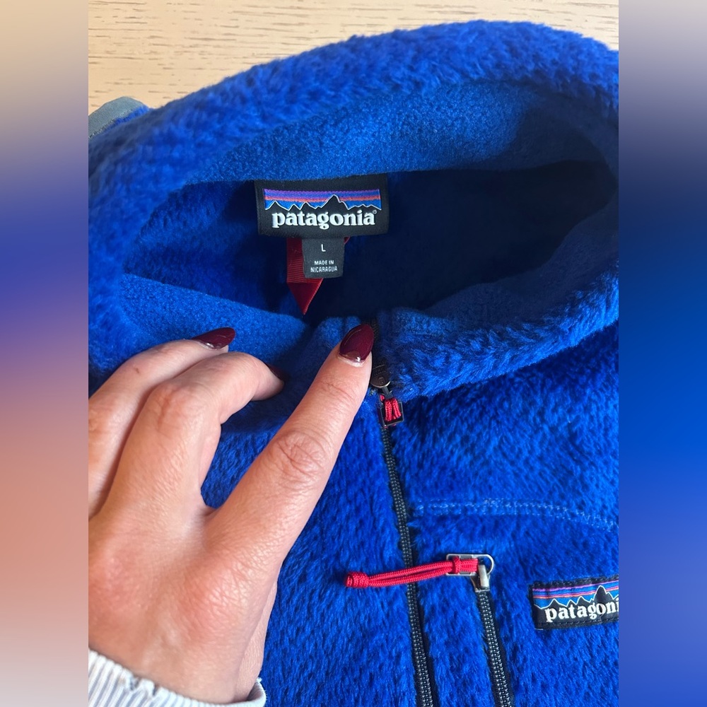 Patagonia Royal Blue Fleece with Red Accents - Picture 2 of 4